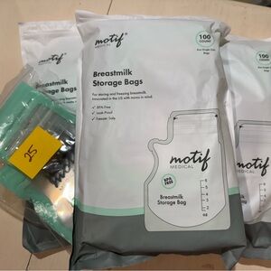 Motif breastmilk storage bags 325 count